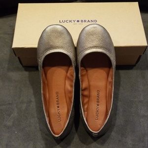 Lucky Brand 7.5M Flats Pewter with box